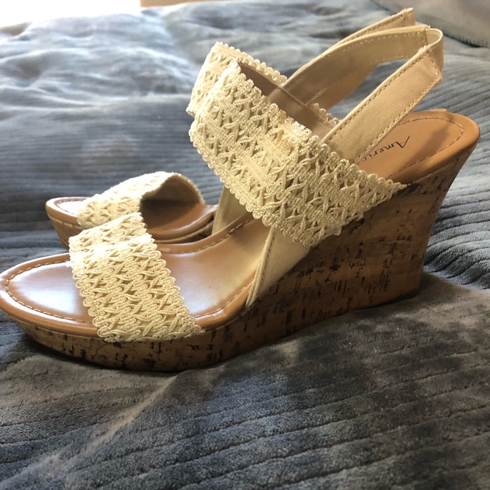 American Eagle wedges NWOT